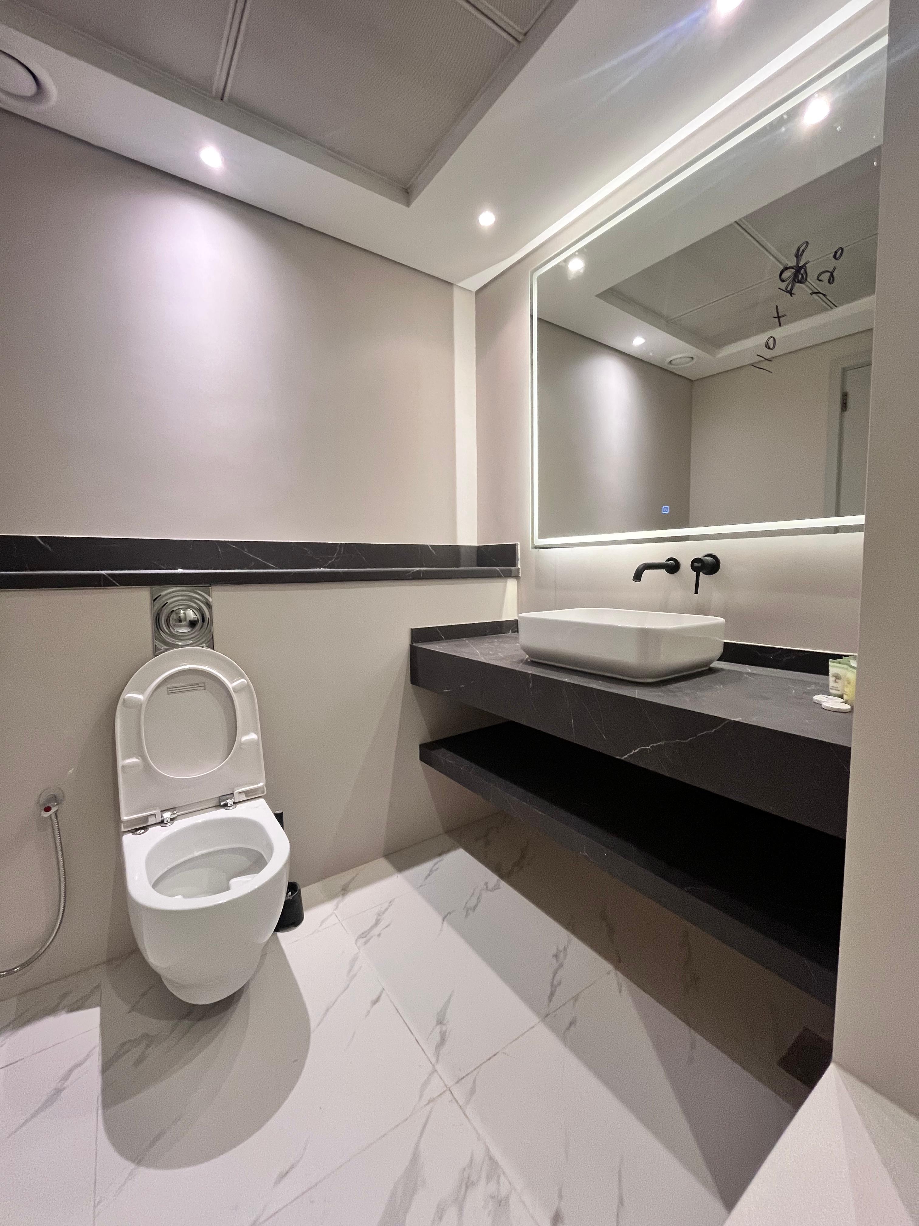Bathroom after vinyl wrapping