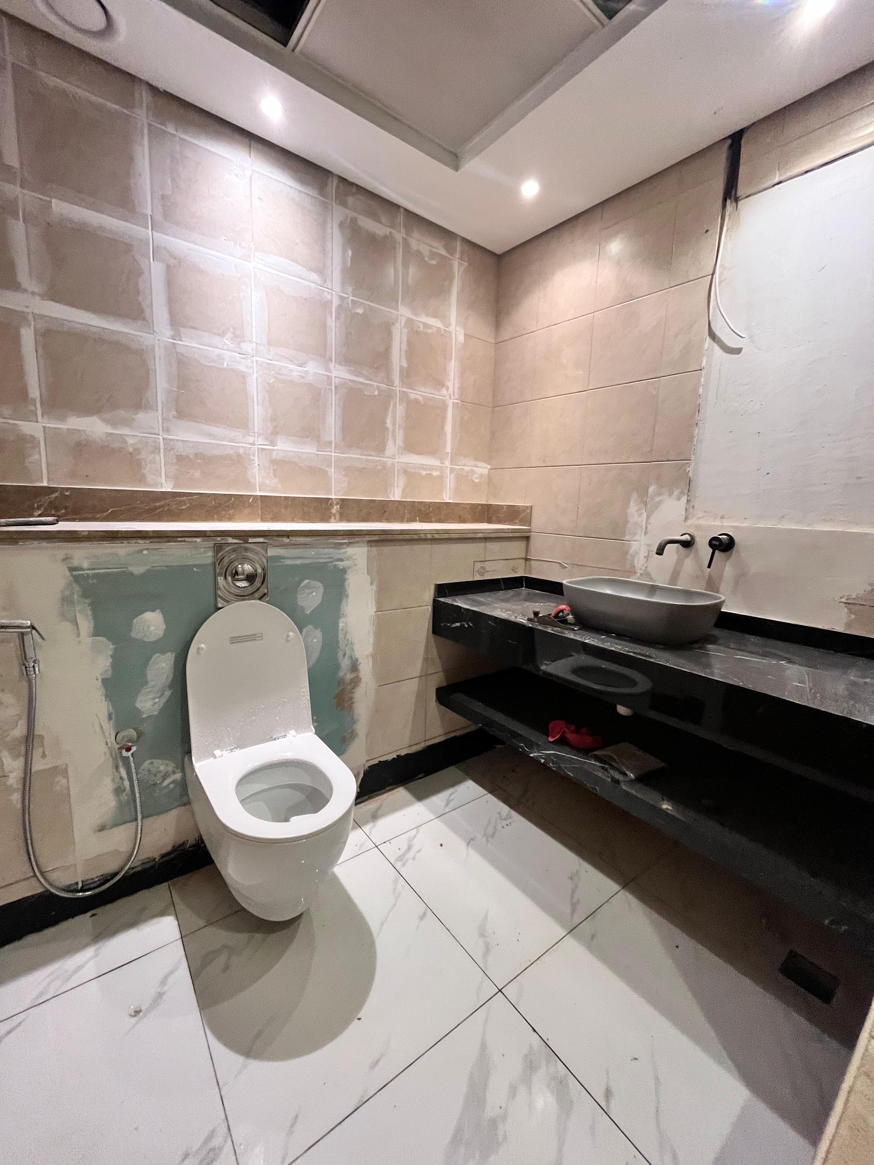 Bathroom before vinyl wrapping